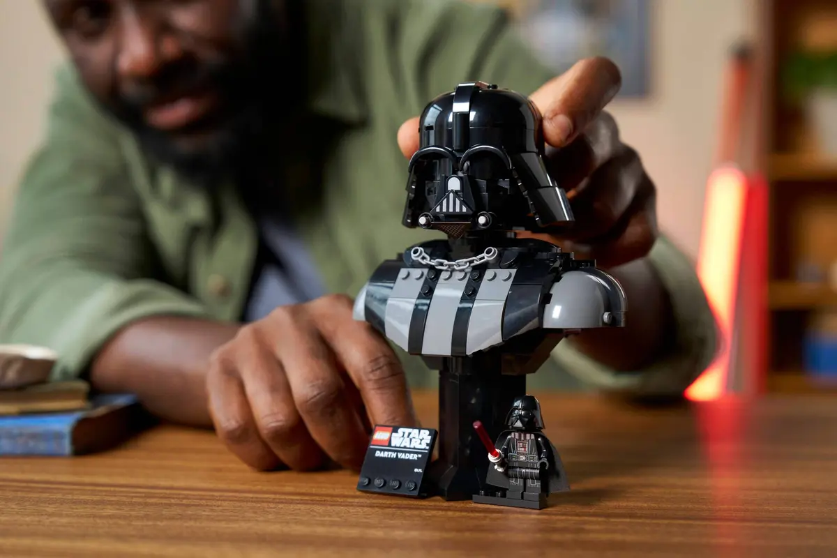 LEGO Star Wars 75439 Darth Vader Bust set, image 6