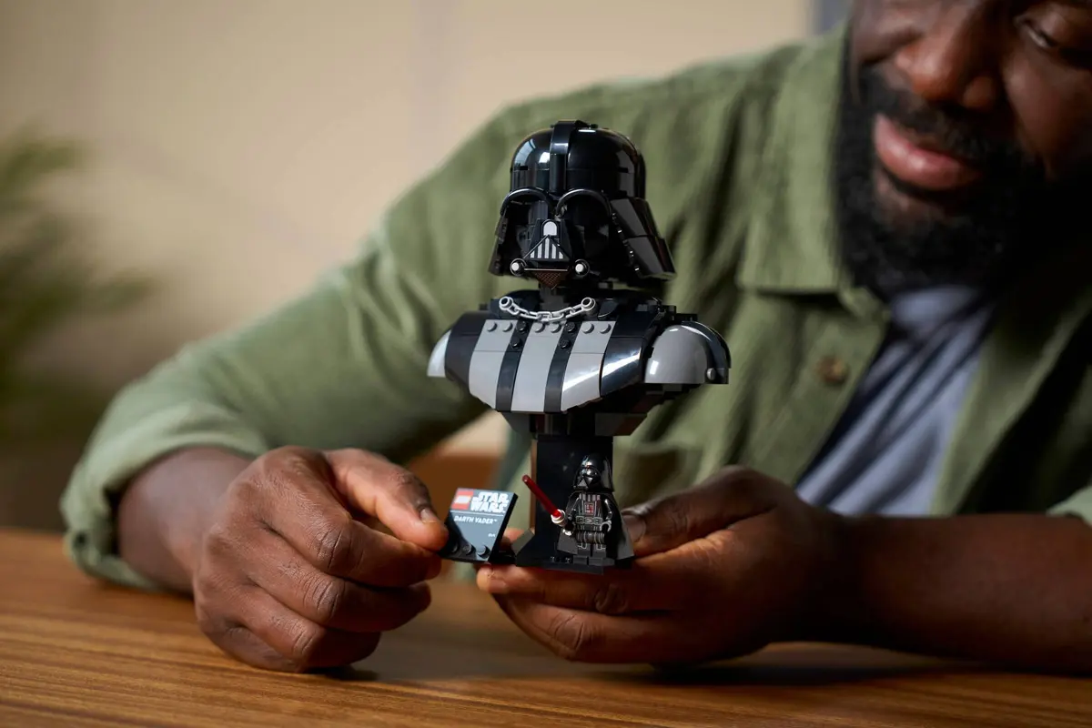 LEGO Star Wars 75439 Darth Vader Bust set, image 7