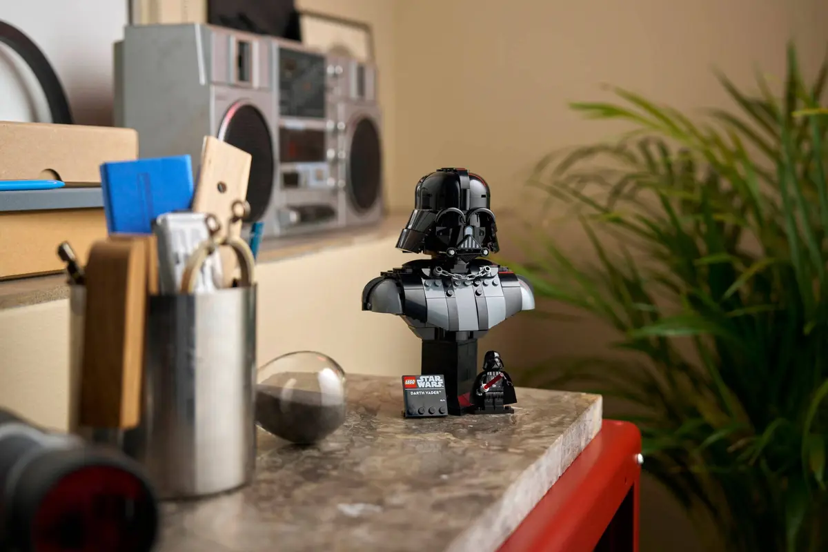 LEGO Star Wars 75439 Darth Vader Bust set, image 10