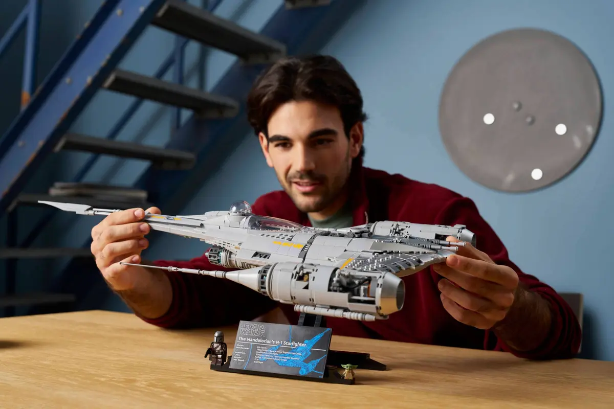 LEGO Star Wars 75442 The Mandalorian's N-1 Starfighter set, image 11