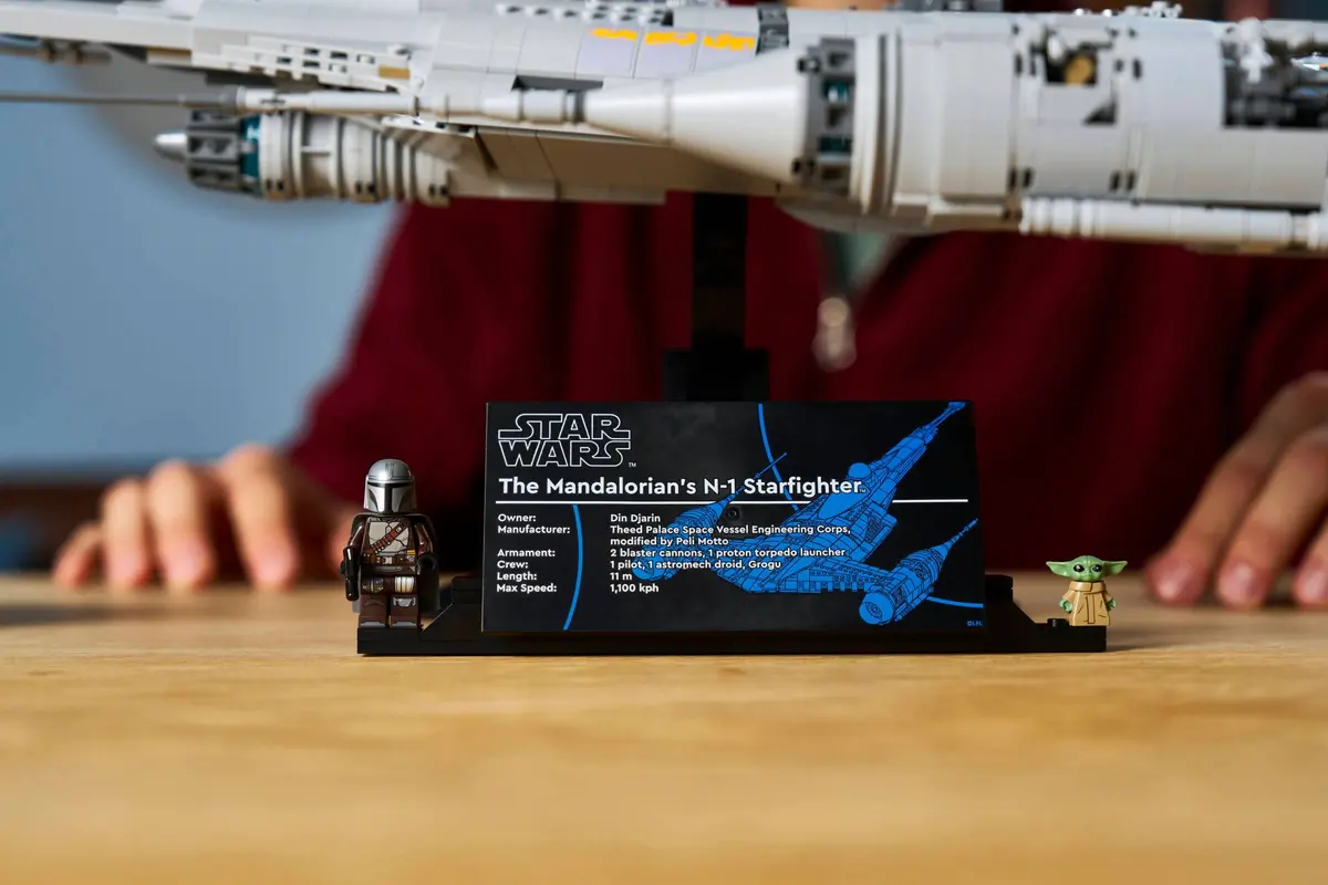 LEGO Star Wars 75442 The Mandalorian's N-1 Starfighter set, image 9