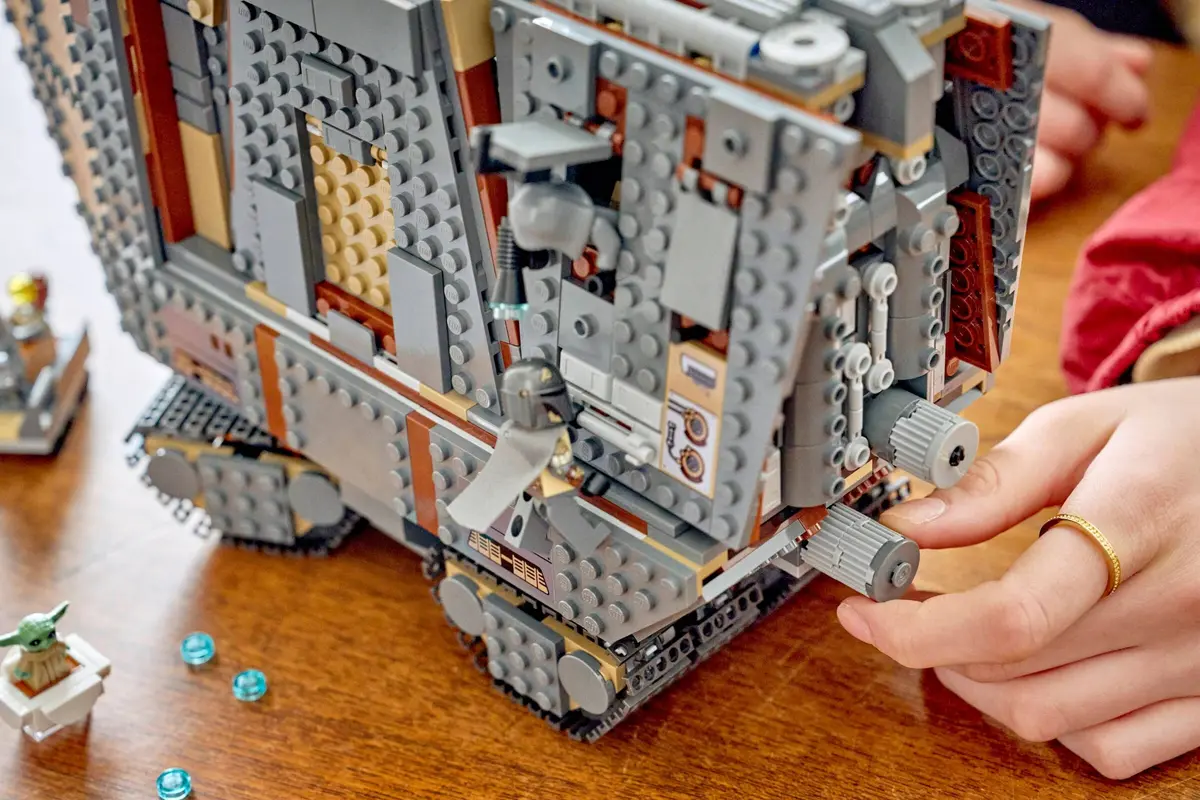 LEGO Star Wars 75453 Offworld Sandcrawler and Mudhorn set, image 8