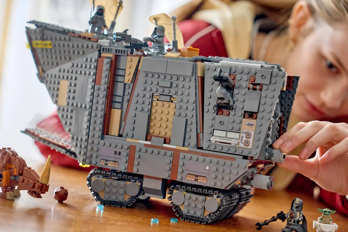 LEGO Star Wars 75453 Offworld Sandcrawler and Mudhorn set, image 10