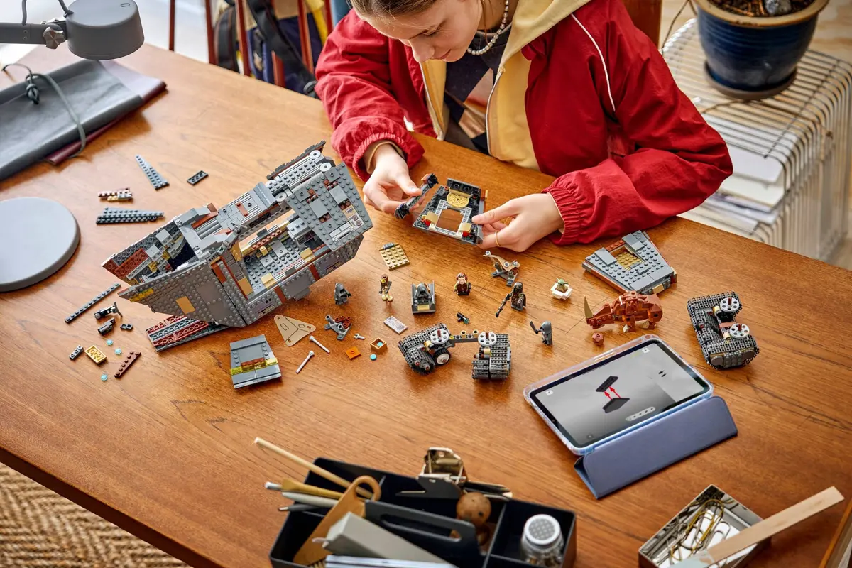 LEGO Star Wars 75453 Offworld Sandcrawler and Mudhorn set, image 5