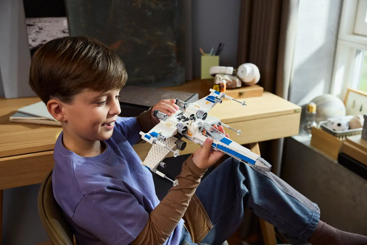 LEGO Star Wars 75460 New Republic X-wing Starfighter set, image 6