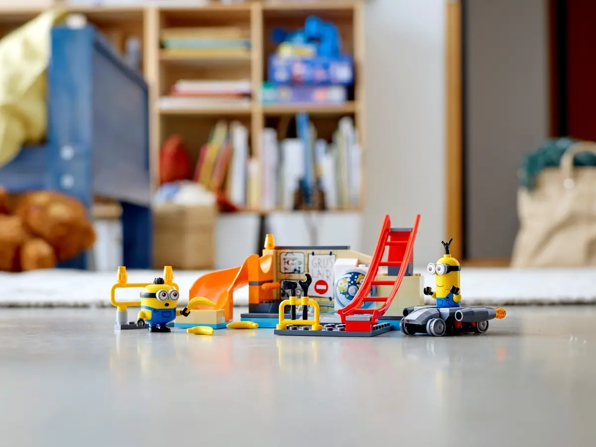 LEGO Despicable Me 75546 Minions in Gru's Lab set, image 9