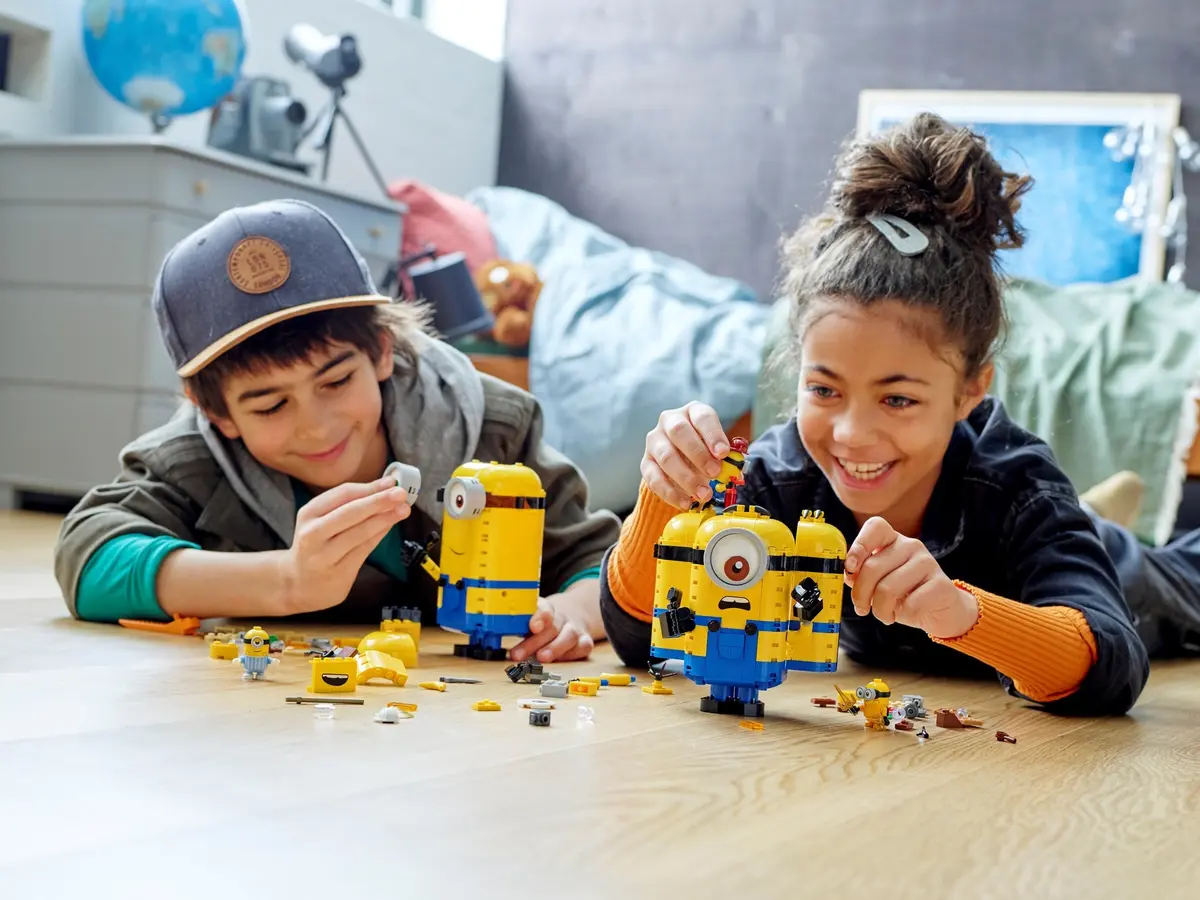 LEGO Despicable Me 75551 Brick-built Minions and their Lair set, image 3