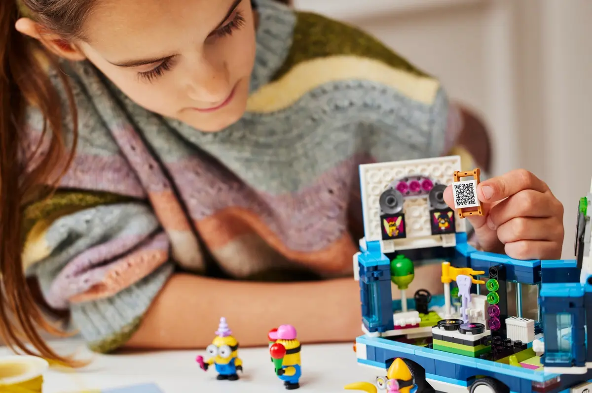 LEGO Despicable Me 75581 Minions' Music Party Bus set, image 9