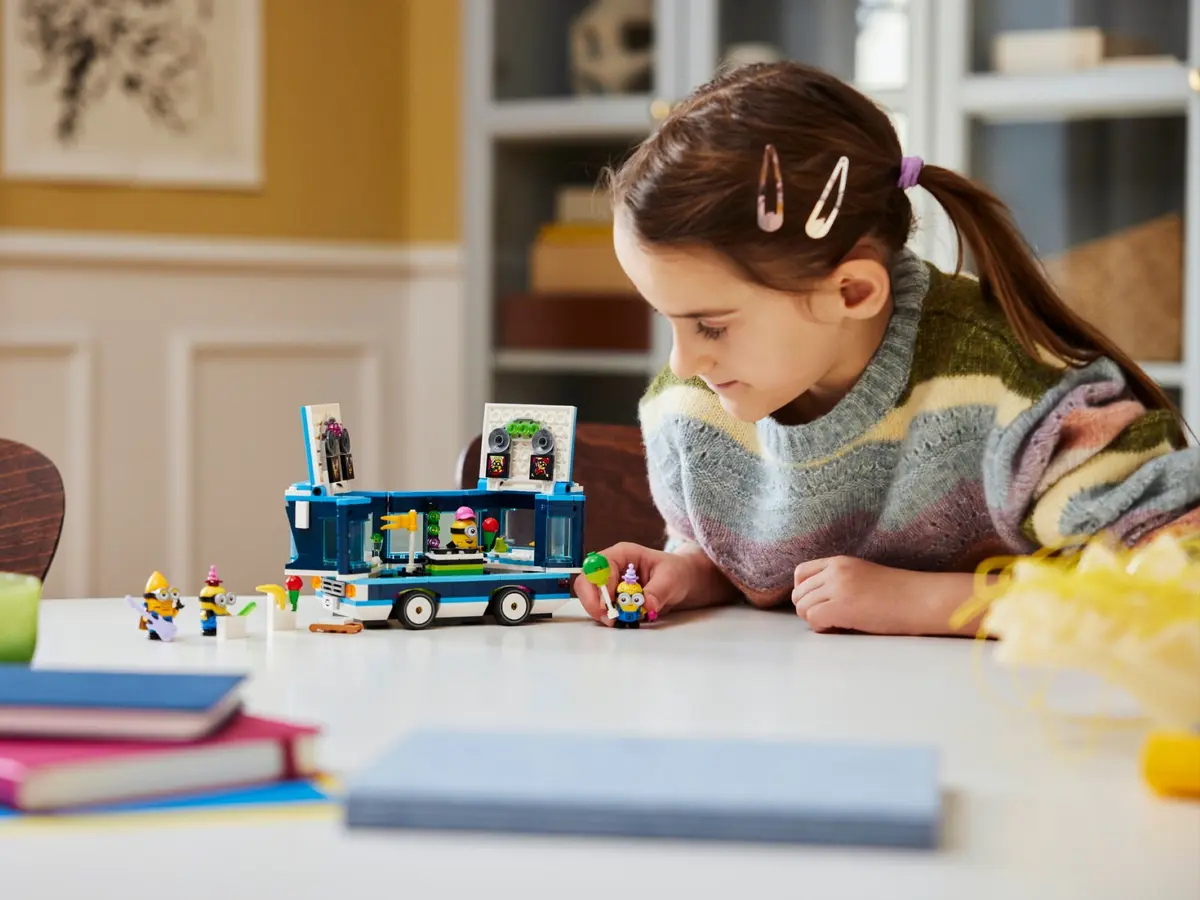 LEGO Despicable Me 75581 Minions' Music Party Bus set, image 8
