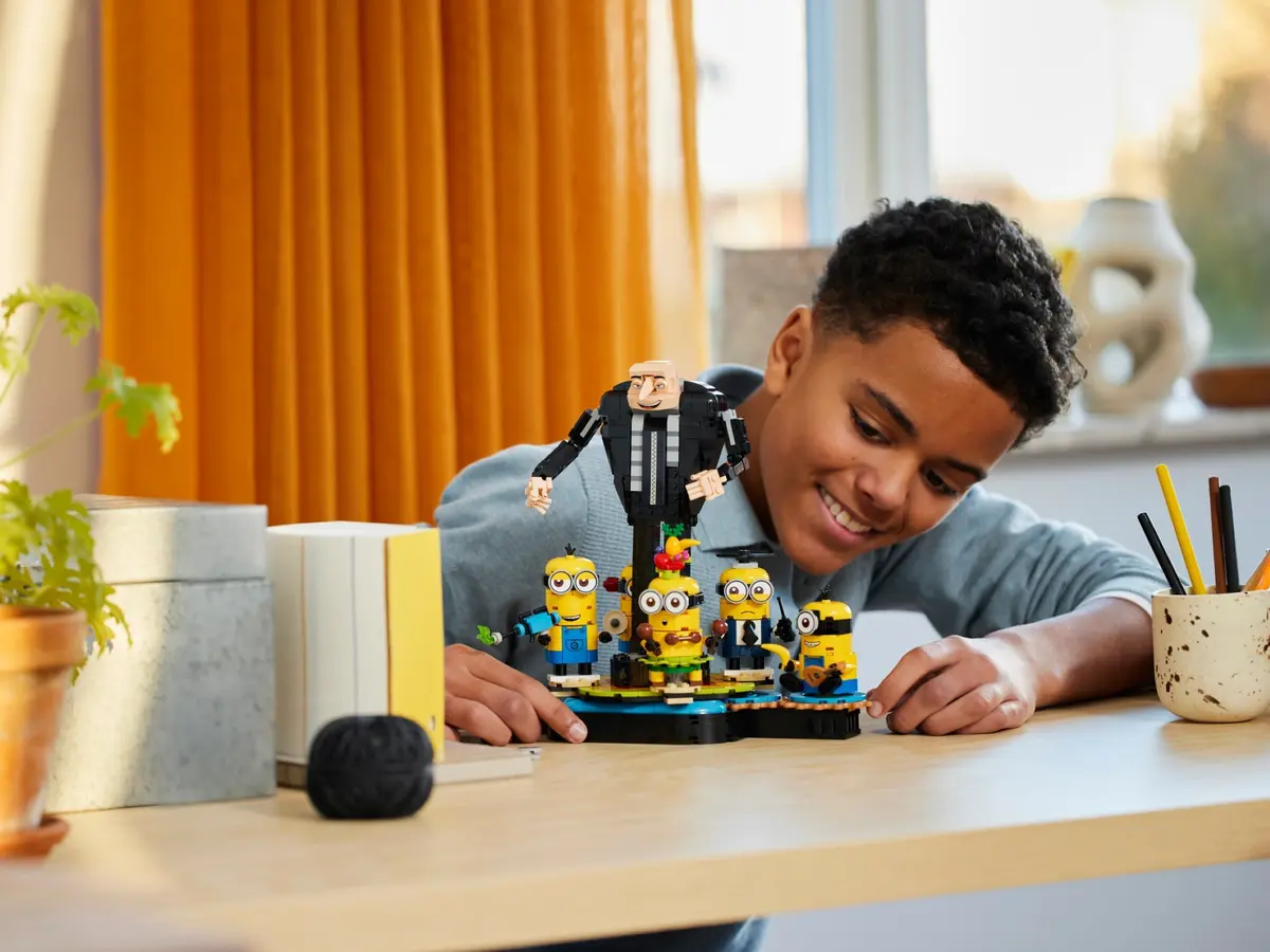 LEGO Despicable Me 75582 Brick-Built Gru and Minions set, image 5