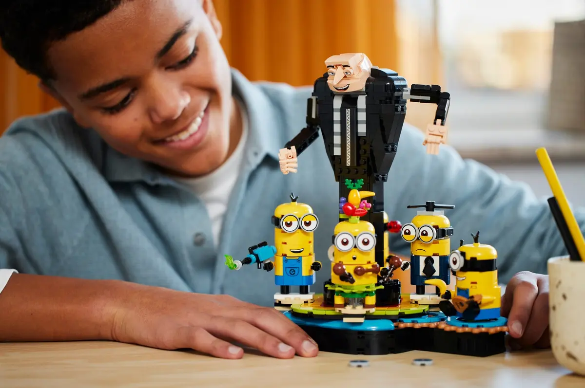 LEGO Despicable Me 75582 Brick-Built Gru and Minions set, image 6