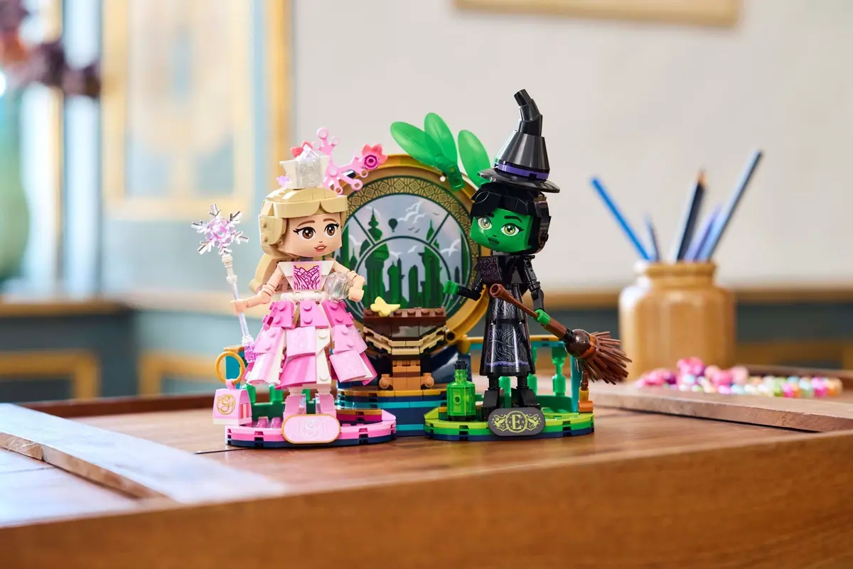 LEGO Wicked 75682 Elphaba & Glinda Figures set, image 5