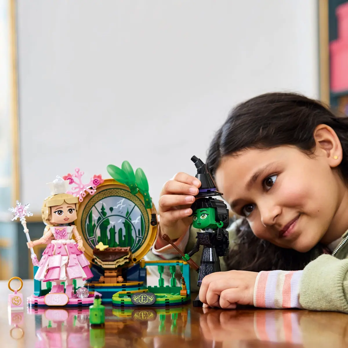 LEGO Wicked 75682 Elphaba & Glinda Figures set, image 6