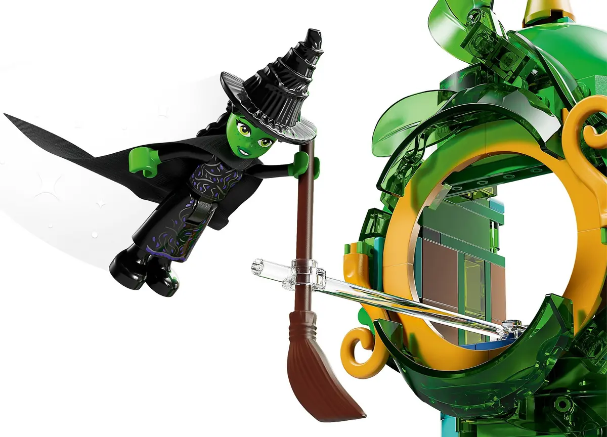 LEGO Wicked 75684 Welcome to Emerald City set, image 11