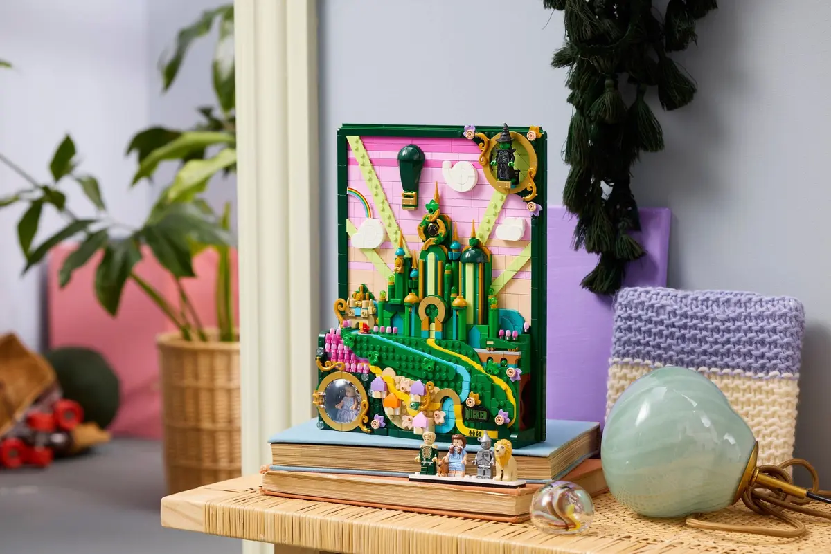LEGO Wicked 75685 Emerald City Wall Art set, image 8