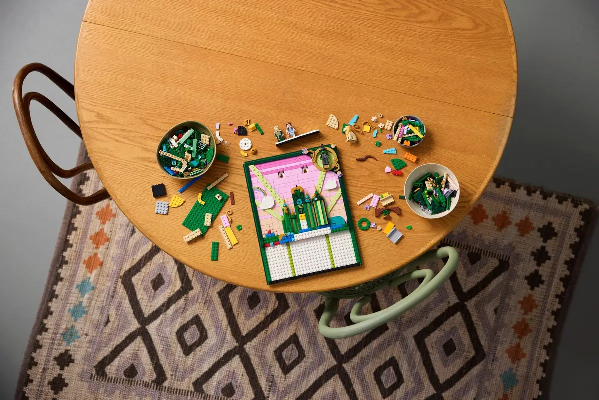 LEGO Wicked 75685 Emerald City Wall Art set, image 4