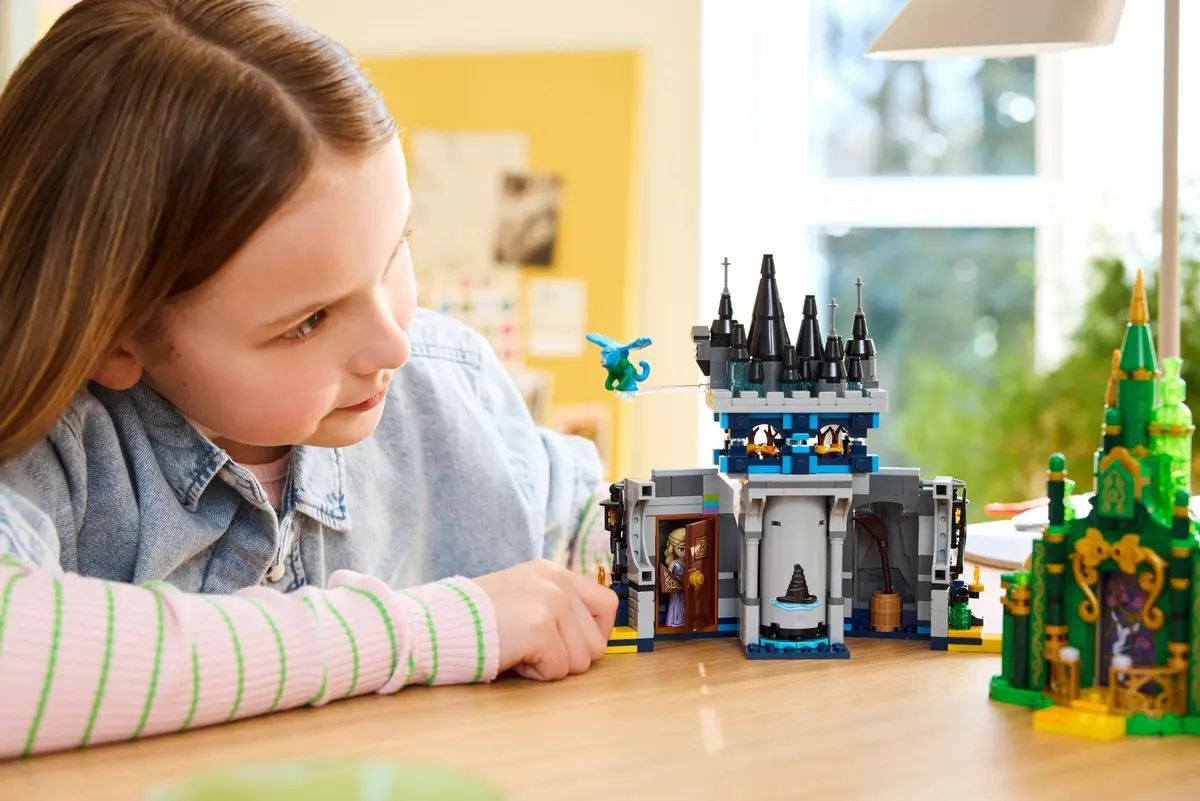 LEGO Wicked 75689 Emerald City & Kiamo Ko Castle set, image 7