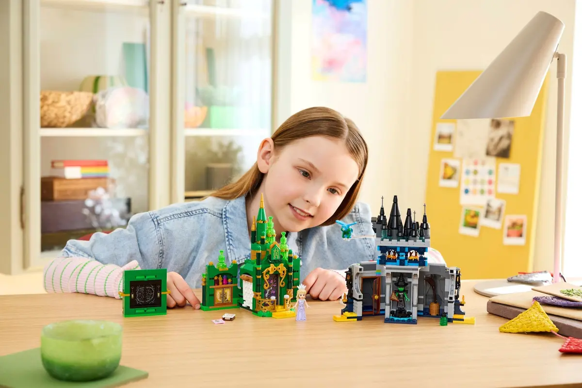 LEGO Wicked 75689 Emerald City & Kiamo Ko Castle set, image 8
