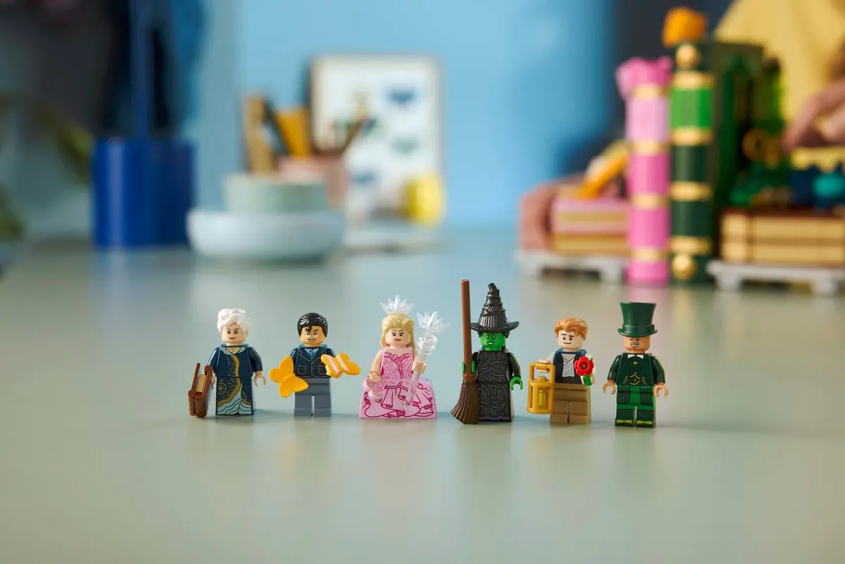 LEGO Wicked 75691 Glinda & Elphaba Bookends set, image 6