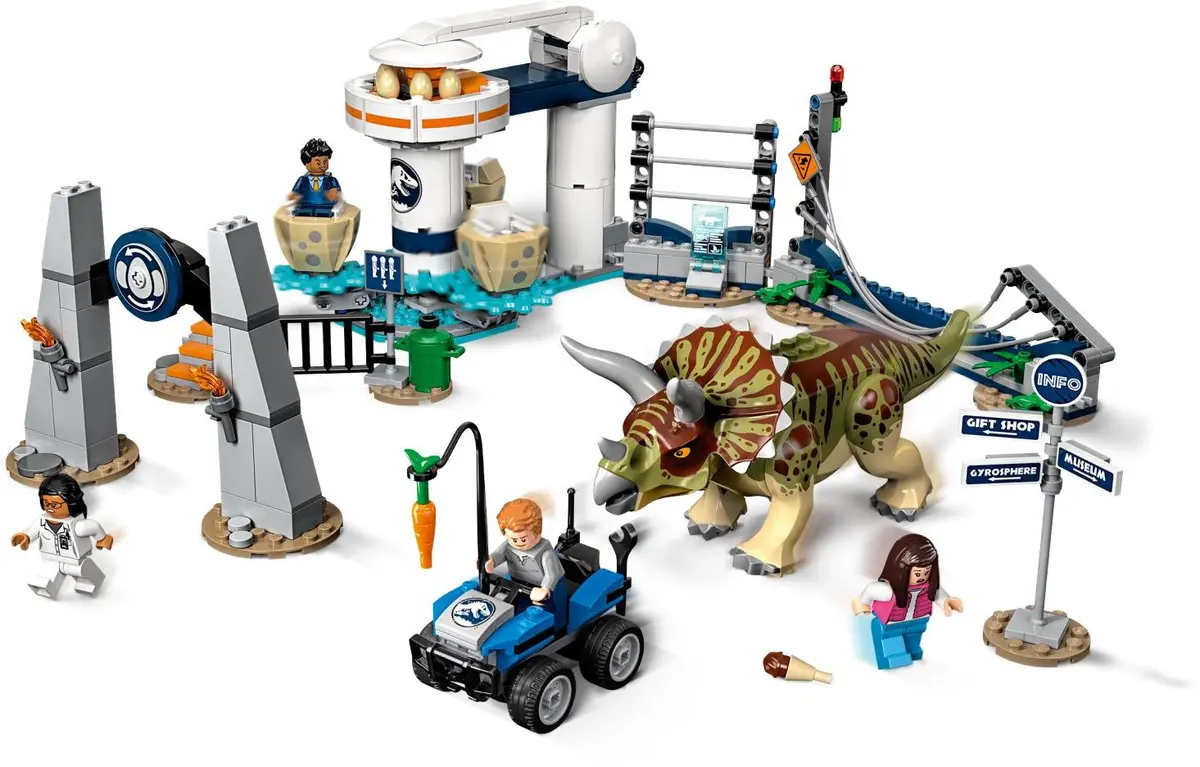 LEGO Jurassic World 75937 Triceratops Rampage set
