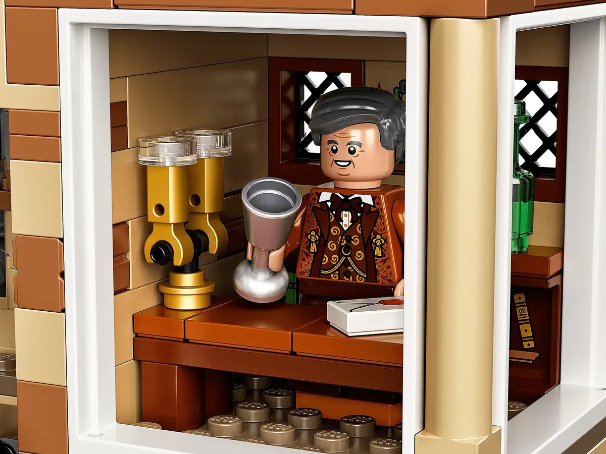 LEGO Harry Potter 75969 Hogwarts Astronomy Tower set, image 11
