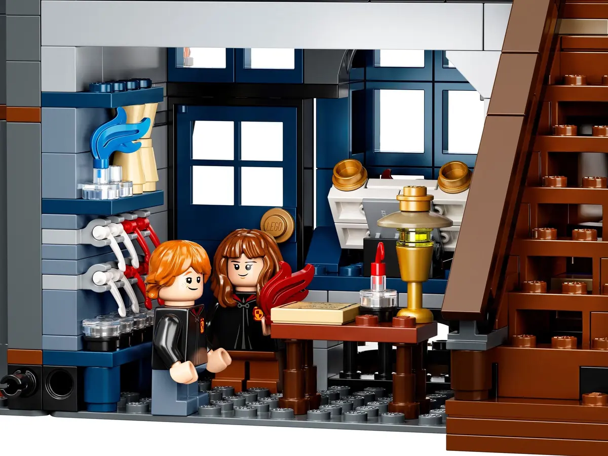 LEGO Harry Potter 75978 Diagon Alley set, image 4