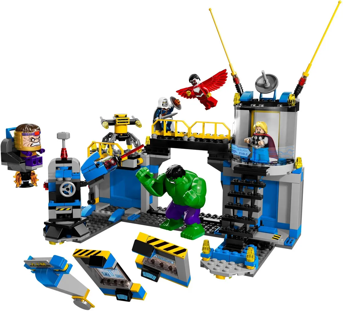 LEGO Marvel Super Heroes 76018 Avengers: Hulk Lab Smash set