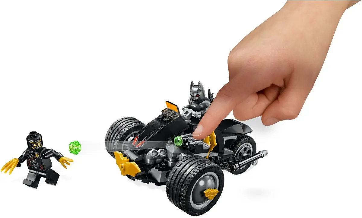 LEGO DC Comics Super Heroes 76110 Batman: The Attack of the Talons set, image 4