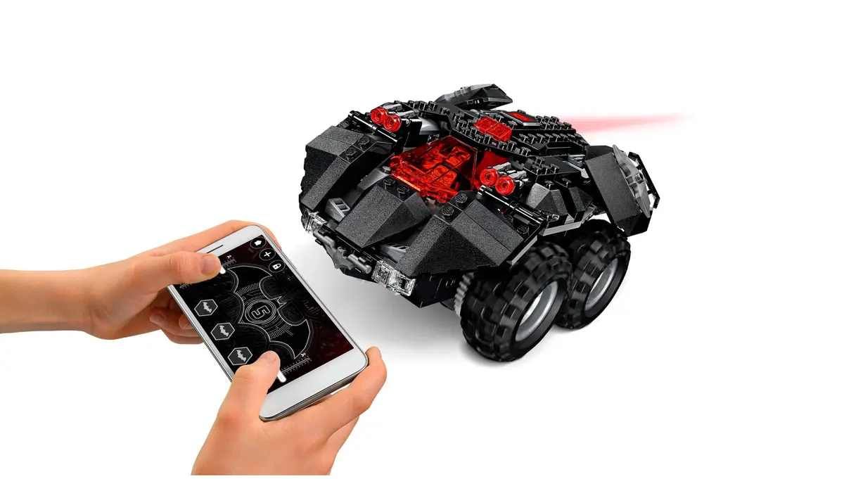 LEGO DC Comics Super Heroes 76112 App-Controlled Batmobile set, image 3