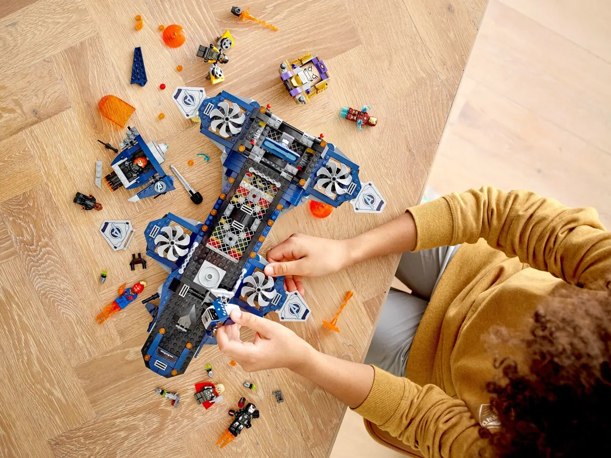 LEGO Marvel Super Heroes 76153 Avengers Helicarrier set, image 11