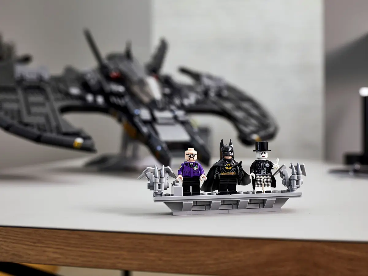 LEGO DC Comics Super Heroes 76161 1989 Batwing set, image 3