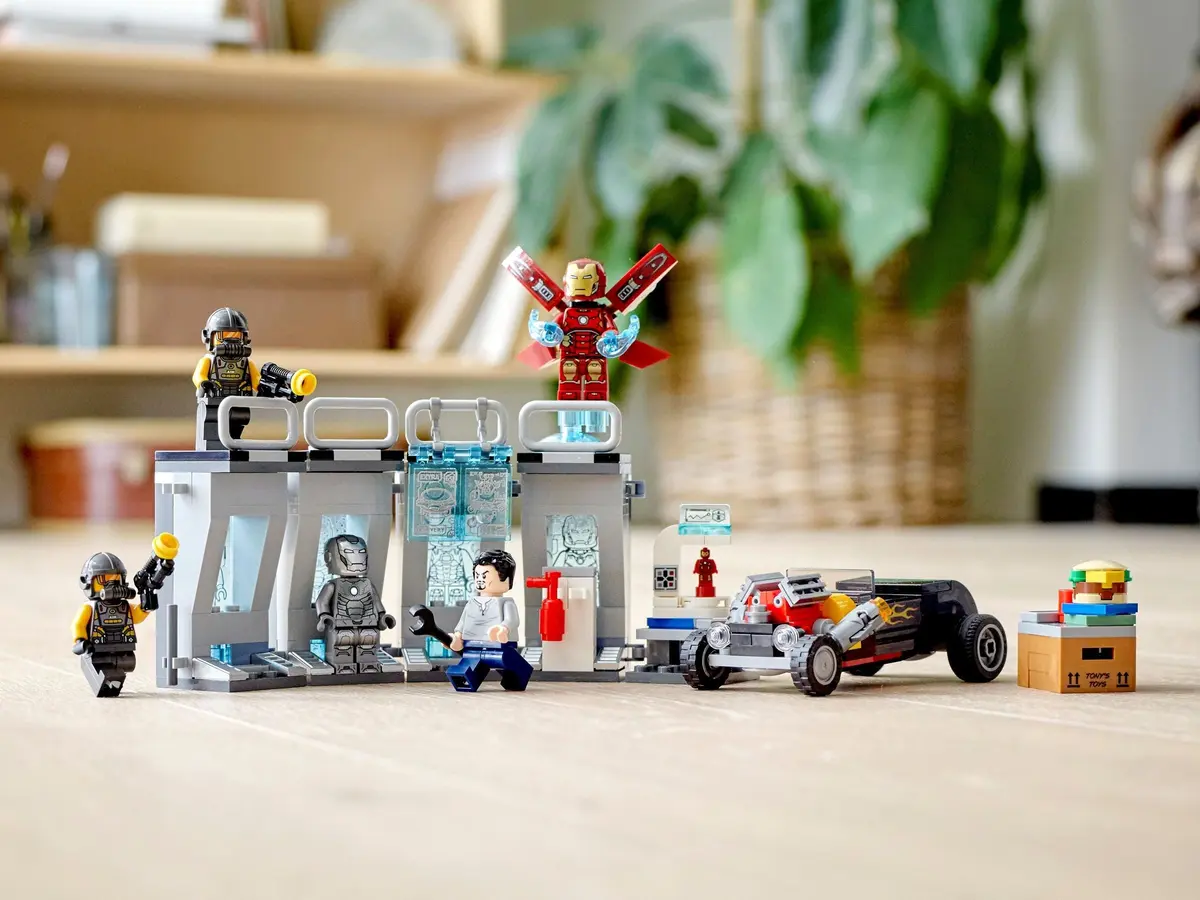 LEGO Marvel Super Heroes 76167 Iron Man Armory set, image 9