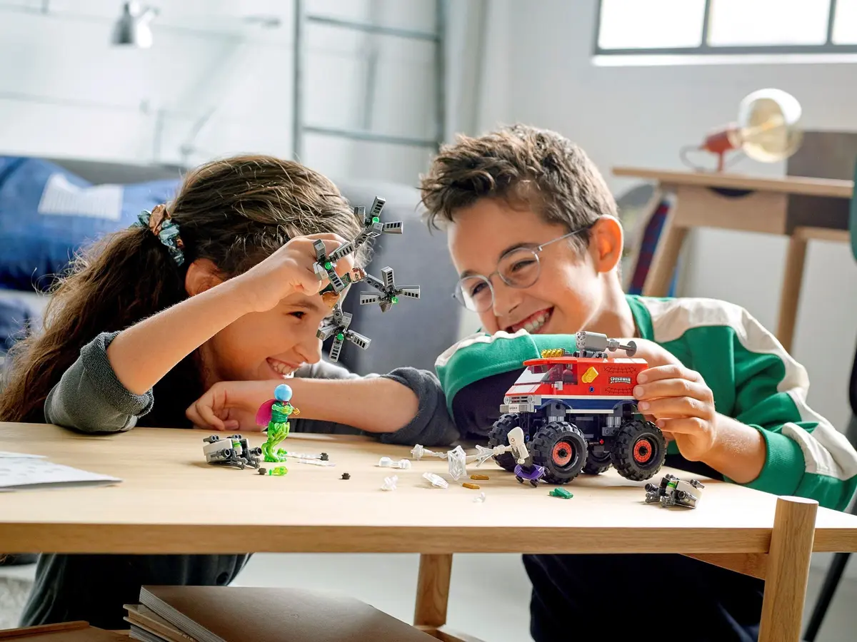 LEGO Marvel Super Heroes 76174 Spider-Man's Monster Truck vs. Mysterio set, image 11