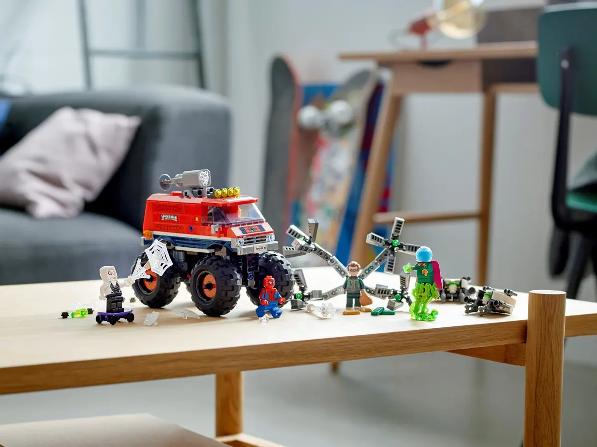 LEGO Marvel Super Heroes 76174 Spider-Man's Monster Truck vs. Mysterio set, image 3