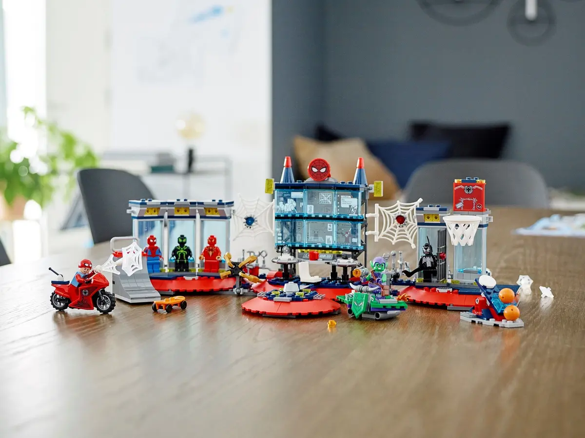 LEGO Marvel Super Heroes 76175 Attack on the Spider Lair set, image 3