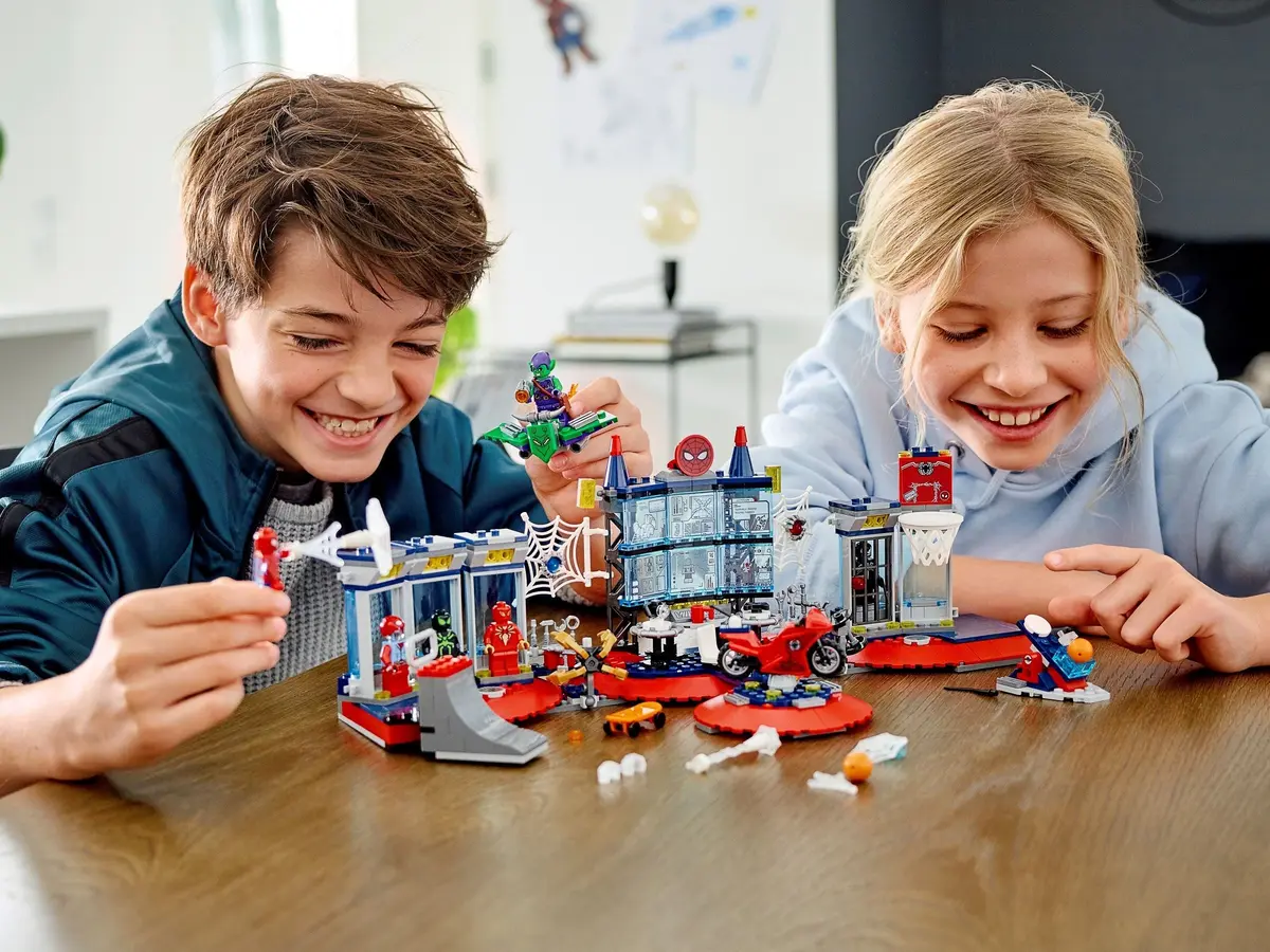 LEGO Marvel Super Heroes 76175 Attack on the Spider Lair set, image 11