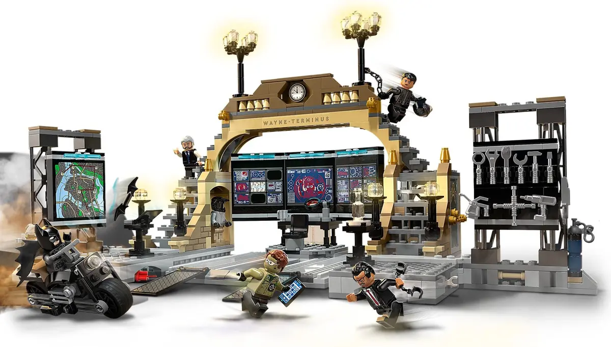 LEGO DC Comics Super Heroes 76183 Batcave: The Riddler Face-Off set, image 5