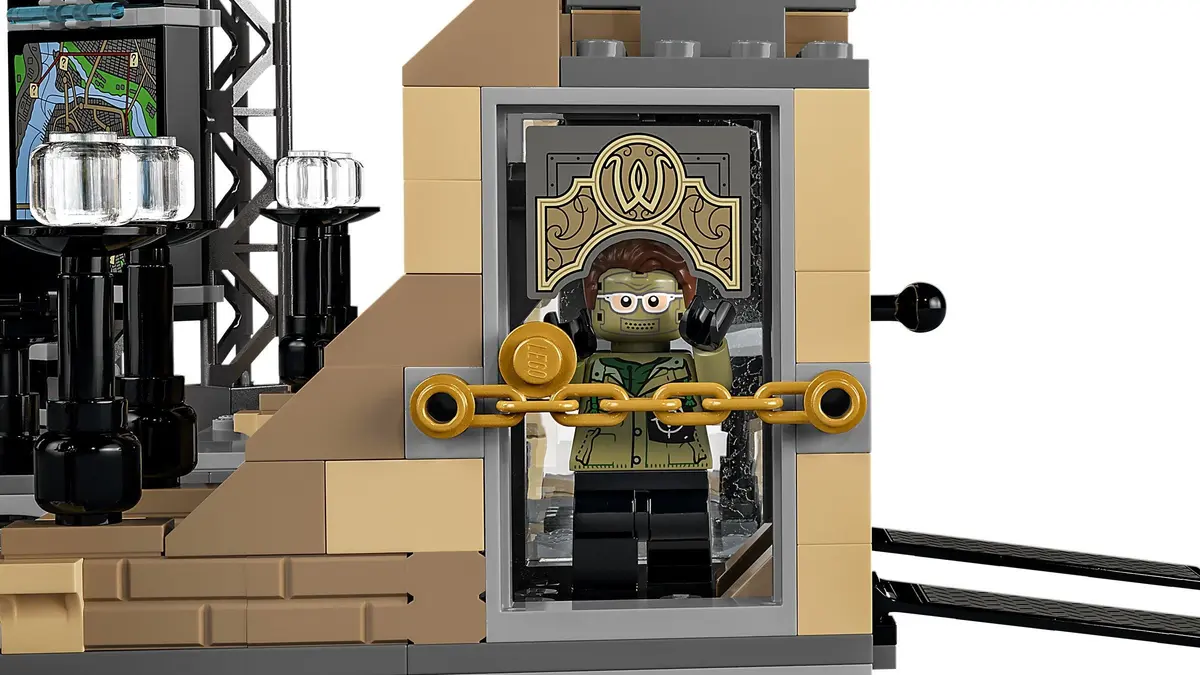LEGO DC Comics Super Heroes 76183 Batcave: The Riddler Face-Off set, image 7