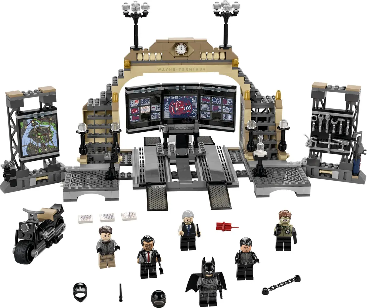 LEGO DC Comics Super Heroes 76183 Batcave: The Riddler Face-Off set