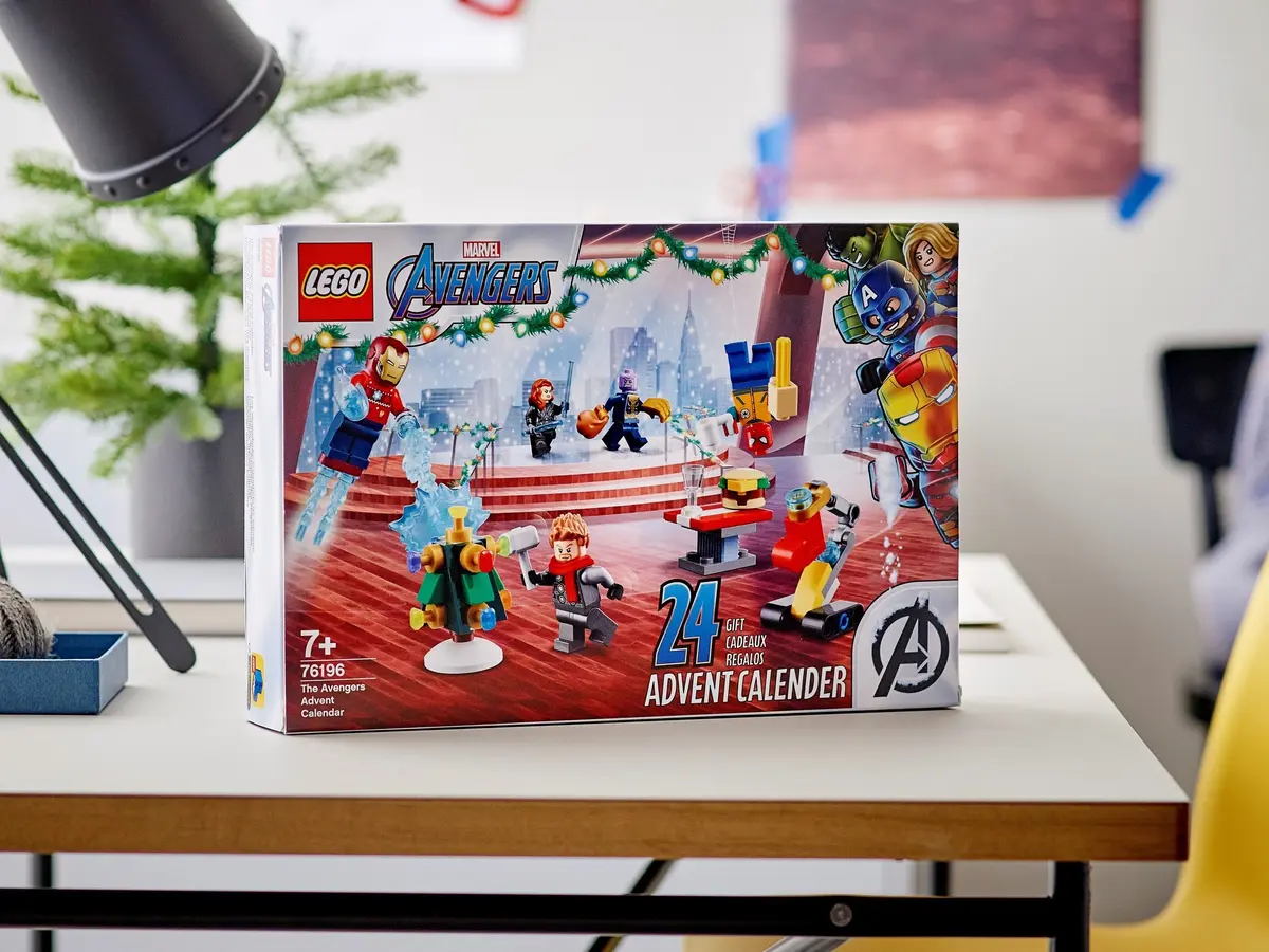 LEGO Marvel Super Heroes 76196 The Avengers Advent Calendar set, image 9
