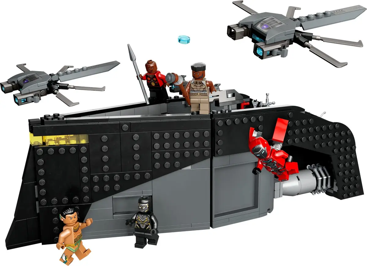 LEGO Marvel Super Heroes 76214 Black Panther: War on the Water set