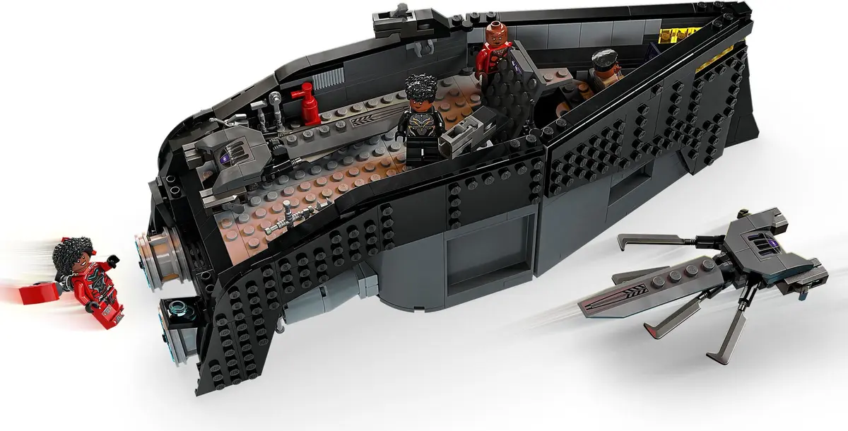 LEGO Marvel Super Heroes 76214 Black Panther: War on the Water set, image 4