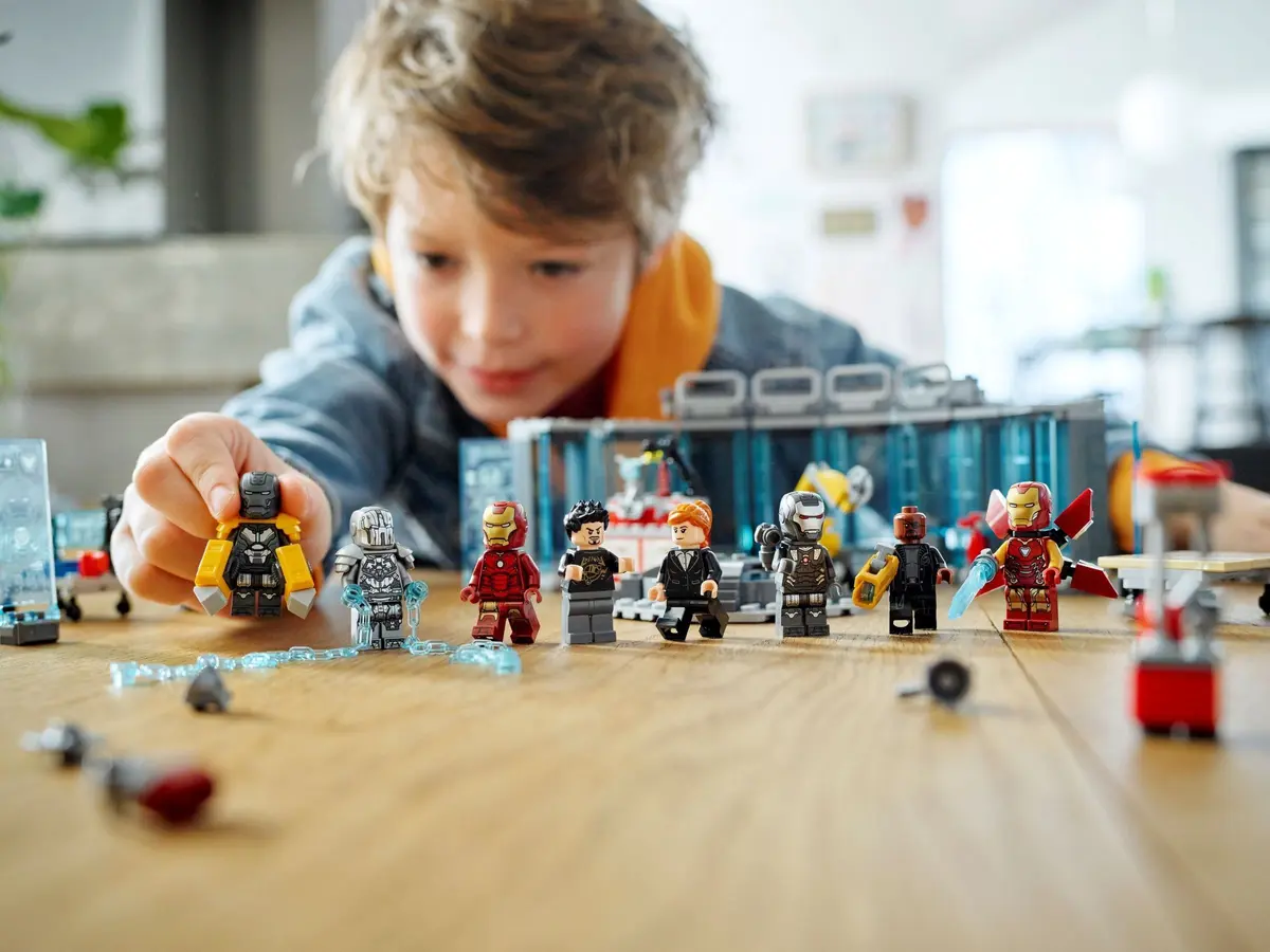 LEGO Marvel Super Heroes 76216 Iron Man Armory set, image 8