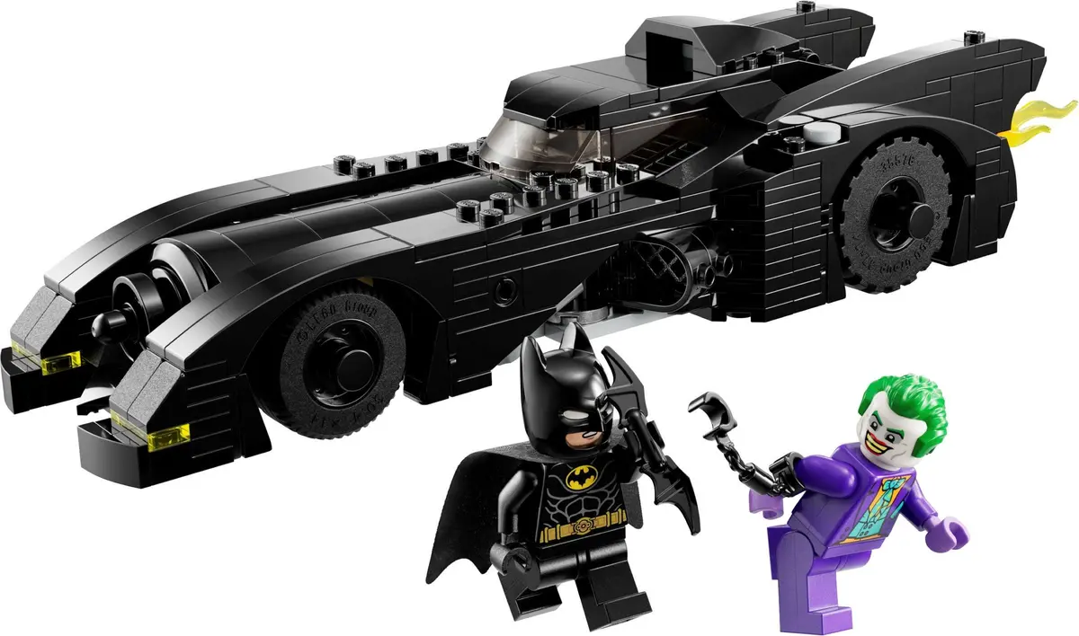 LEGO DC Comics Super Heroes 76224 Batmobile: Batman vs. The Joker Chase set