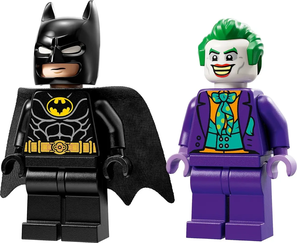 LEGO DC Comics Super Heroes 76224 Batmobile: Batman vs. The Joker Chase set, image 4