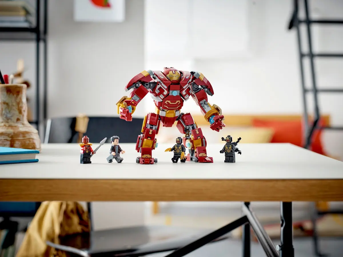 LEGO Marvel Super Heroes 76247 The Hulkbuster: The Battle of Wakanda set, image 7