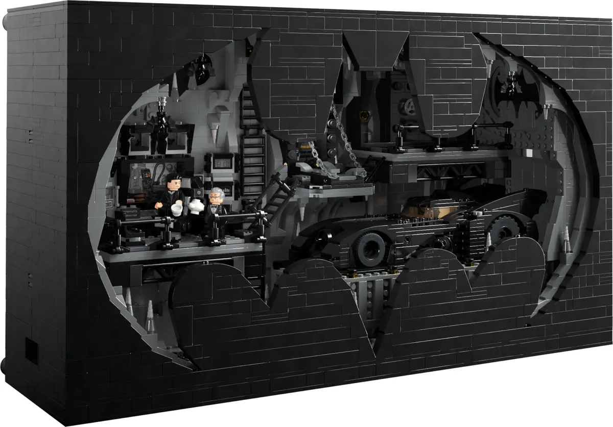 LEGO DC Comics Super Heroes 76252 Batcave – Shadow Box set
