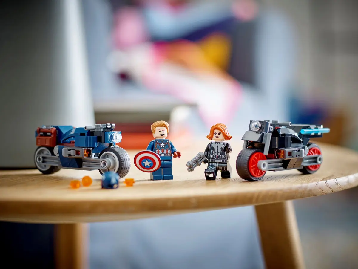 LEGO Marvel Super Heroes 76260 Black Widow & Captain America Motorcycles set, image 7