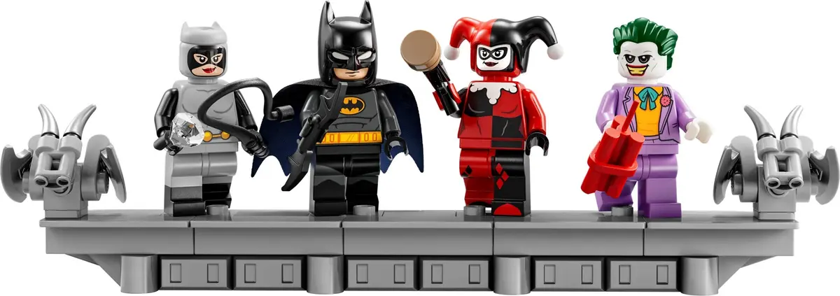 LEGO DC Comics Super Heroes 76271 Batman: The Animated Series Gotham City set, image 3