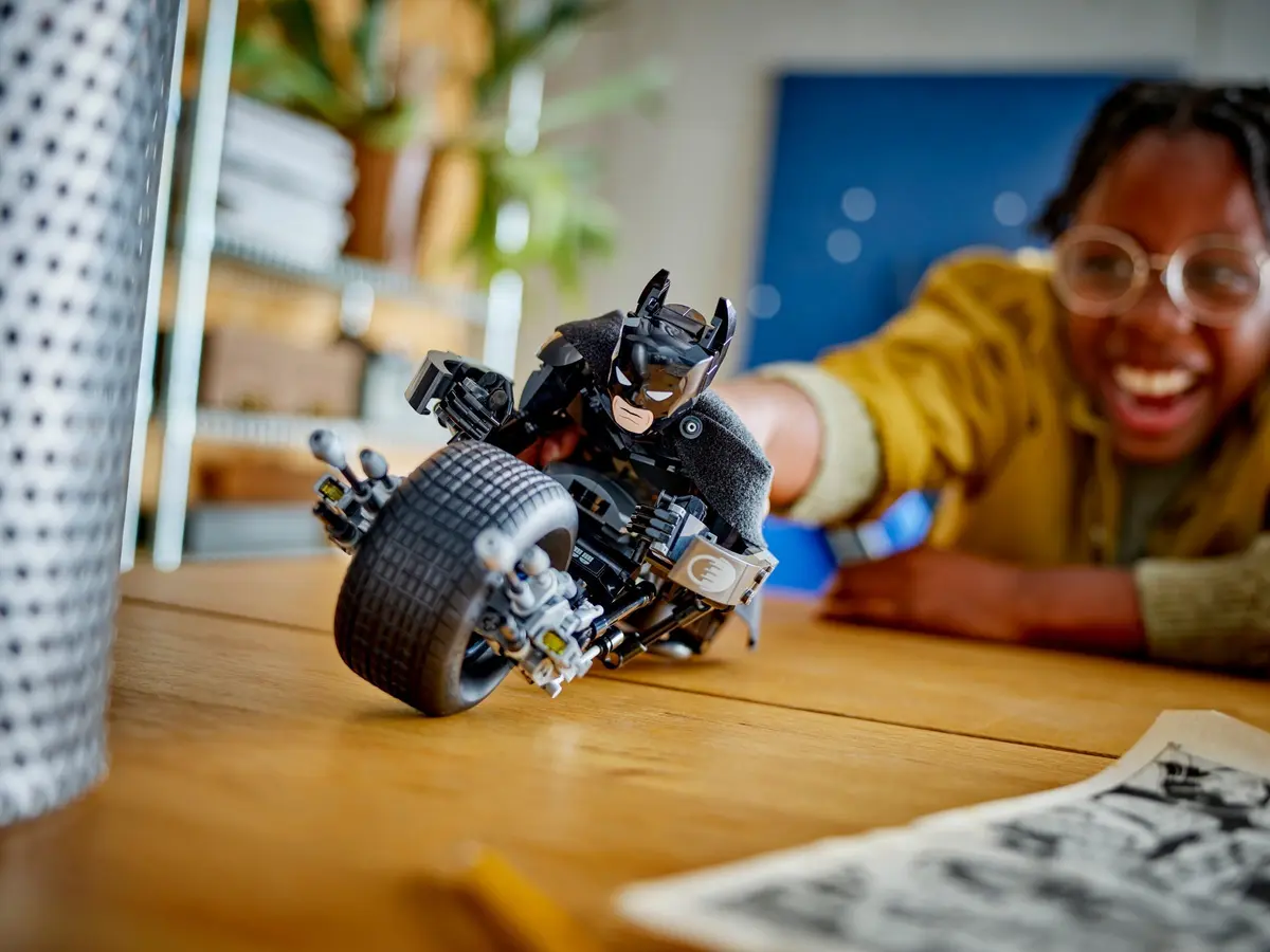 LEGO DC Comics Super Heroes 76273 Batman Construction Figure and the Bat-Pod Bike set, image 9